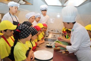 Юные алматинцы попробовали себя в роли кулинаров