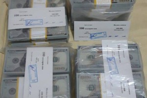 
                    Канал сбыта фальшивой валюты пресекли в Алматы
                