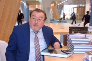
                    Улыкбек Есдаулет: Выборы проходят открыто и прозрачно
                