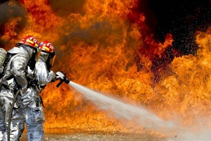 
                    Взрыв во время пожара предотвратили пожарные Алматы
                