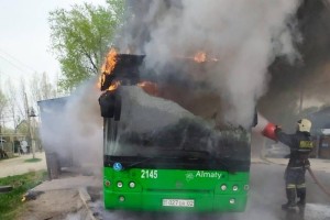 Маршрутный автобус загорелся в Алматы