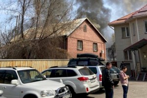 
                    В Алматы потушили пожар в жилом доме
                