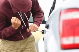 
                    Трое автомойщиков угнали и разобрали машину в Алматинской области
                