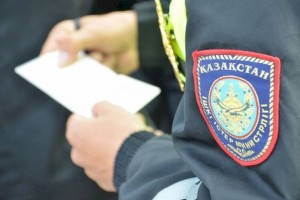 Освободил детей и задержал преступника полицейский в Алматы