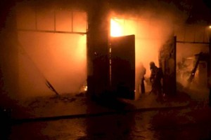 
                    Около 20 автомобилей сгорели в Алматы
                