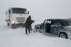 
                    Более 60 казахстанцев вызволили из снежных заносов в выходные дни
                