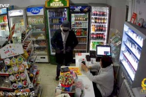 
                    Иностранец с ножом ограбил два магазина в Алматы
                