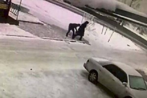 
                    Ограбление пенсионерки попало на видео в Талдыкоргане
                