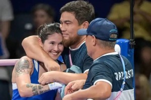Назым Кызайбай стала трехкратной чемпионкой мира по боксу