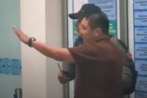 
                    Токаев наградил мужчину, обезвредившего преступника в аэропорту Алматы
                