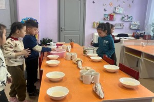 В Алматы внедряют японскую методику: малышей учат быть самостоятельными