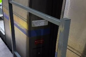 
                    В метро Алматы устанавливают ограждения для безопасности пассажиров
                