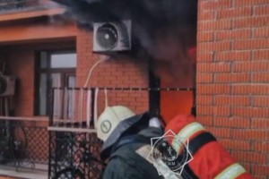 
                    Эвакуированы 16 детей: в многэтажке в Актау произошел пожар
                