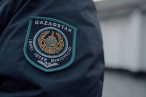 
                    Наркоман хотел спрыгнуть с 14 этажа в Алматы
                