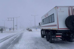 
                    Сильные метели и снежные заносы: 700 человек спасены и эвакуированы за двое суток в Казахстане
                