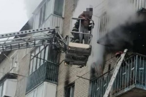 
                    Восемь детей спасли при пожаре в пятиэтажке в Актау
                
