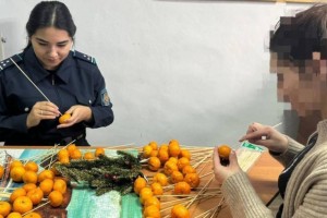 
                    Сладкие букеты для детей изготовили своими руками осужденные Карагандинской области  
                