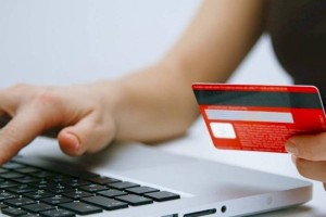 
                    Аферисты пытаются выманить данные карты, обещая вернуть уплаченный НДС
                