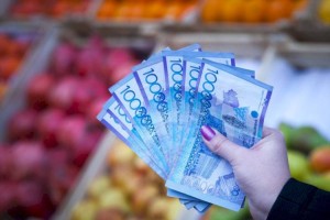 
                    На что уходит большая часть доходов казахстанцев
                