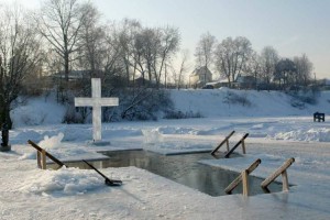 
                    МЧС напомнило правила безопасности при купании в Крещение
                