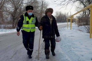 
                    Сердобольный полицейский покорил сердца пользователей соцсетей
                