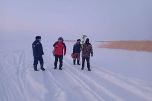 
                    Любителя подледной рыбалки спасли на Балхаше, его машина затонула
                