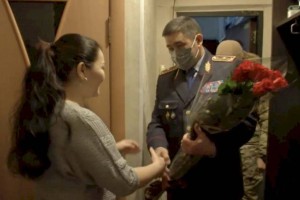 Родственники погибших полицейских поздравили казахстанцев с Днем Независимости