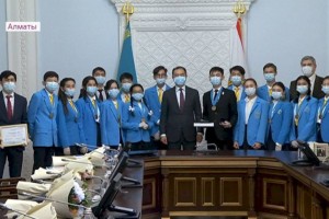 Лучших школьников и студентов Алматы наградили медалью Елбасы