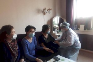 
                    В Алматы проходит консультация пожилых людей на дому
                