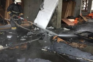 
                    Пожар в строящейся многоэтажке произошел в Алматы
                