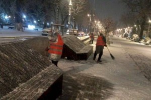 В Алматы организовано дежурство по уборке снега