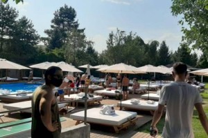 
                    Несмотря на карантин, в Алматы работала зона отдыха
                