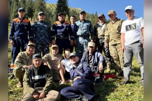 
                    Родные ребенка поблагодарили полицейских за спасение в горах Алматинской области
                