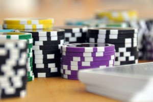 Главного специалиста акимата Сатпаева уволили за азартные игры