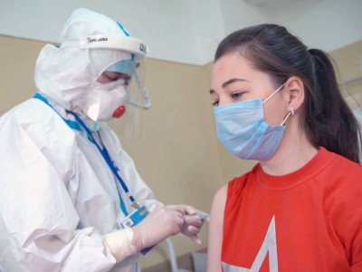 
                    Врач Алматы: В городе высокая активность подростков и беременных женщин в вакцинации против КВИ
                