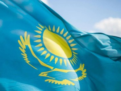
                    В поселке Отеген-Батыр близ Алматы возвели 40-метровый флагшток
                
