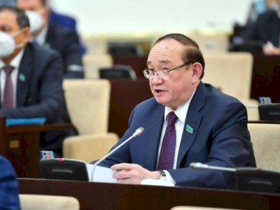 
                    Али Бектаев призвал казахстанцев к участию в референдуме
                