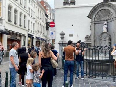 
                    Знаменитого Писающего мальчика одели в казахский шапан
                