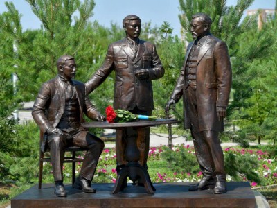 
                    В Нур-Султане появился памятник лидерам движения «Алаш»
                
