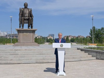 
                    Президент РК принял участие в церемонии открытия памятника Елбасы
                
