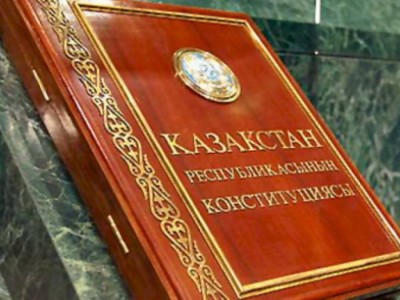 
                    Сенат вернул законопроект о референдуме в Мажилис
                