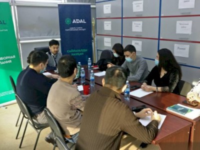 
                    Повышение учительских зарплат – приоритет предвыборной платформы партии ADAL
                