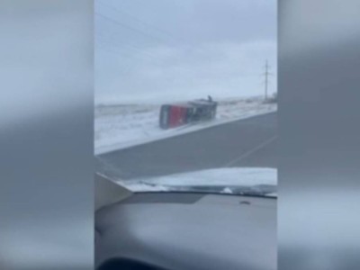 
                    Сильный ветер опрокинул автобус с пассажирами в Карагандинской области
                