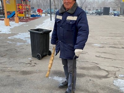 
                    Работа на совесть: корреспонденты «Вечёрки» попробовали быть дворниками
                