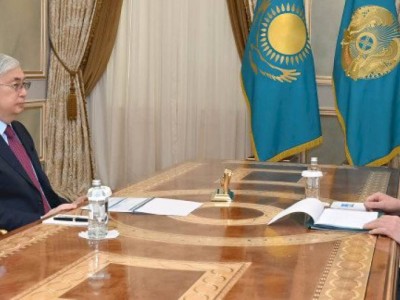 
                    Касым-Жомарт Токаев принял министра обороны Руслана Жаксылыкова
                