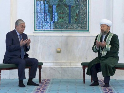 
                    Президент Казахстана почтил память жертв январских событий
                