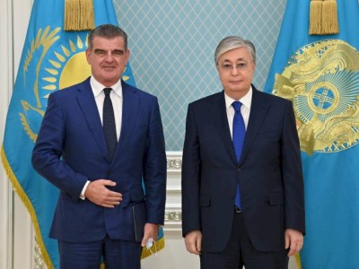 
                    Касым-Жомарт Токаев принял председателя совета директоров Stadler Rail AG Петера Шпулера
                
