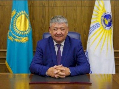 
                    Освобожден от должности член Счетного комитета Адылгазы Бергенев
                