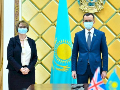 
                    Ашимбаев рассказал Послу Великобритании о ключевых приоритетах нашей страны
                