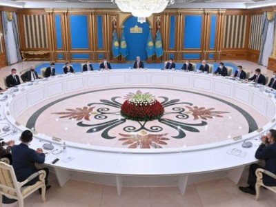 
                    Глава государства провел встречу с представителями деловых кругов Швейцарии
                